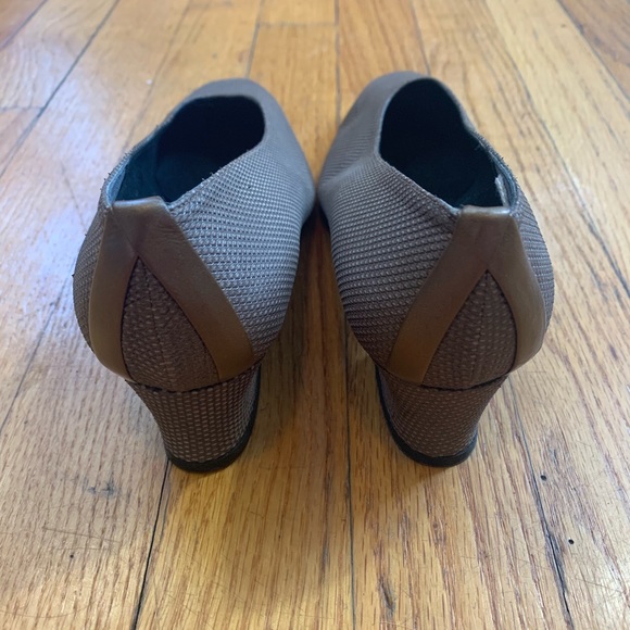 Vintage Stuart Weitzman Textured Heels - Picture 8 of 8